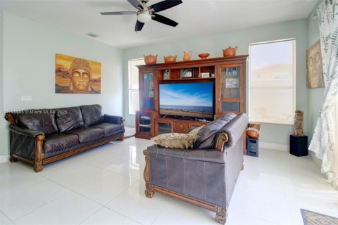 House in Homestead, Florida 5 bedrooms, 253.25 sq.m. № 1728160 - photo 25