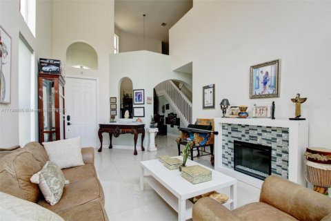 House in Homestead, Florida 5 bedrooms, 253.25 sq.m. № 1728160 - photo 4