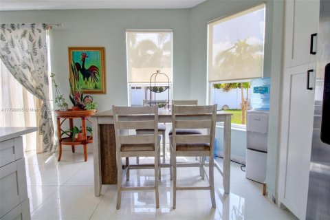 House in Homestead, Florida 5 bedrooms, 253.25 sq.m. № 1728160 - photo 23