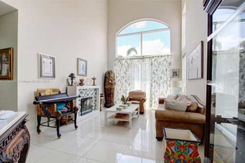 House in Homestead, Florida 5 bedrooms, 253.25 sq.m. № 1728160 - photo 3