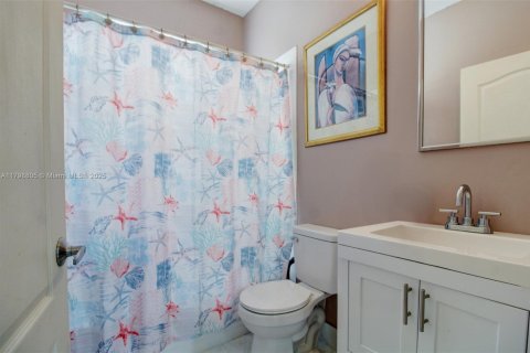 House in Homestead, Florida 5 bedrooms, 253.25 sq.m. № 1728160 - photo 6