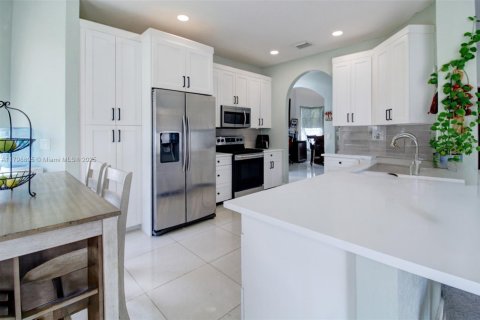 House in Homestead, Florida 5 bedrooms, 253.25 sq.m. № 1728160 - photo 24