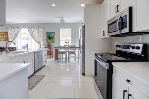 House in Homestead, Florida 5 bedrooms, 253.25 sq.m. № 1728160 - photo 22