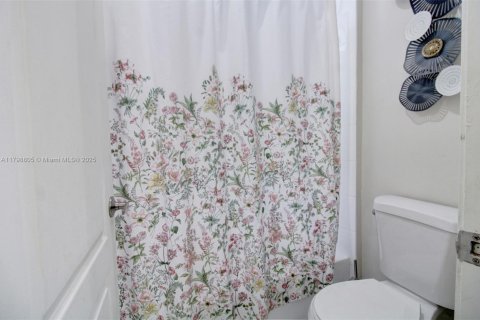 House in Homestead, Florida 5 bedrooms, 253.25 sq.m. № 1728160 - photo 12
