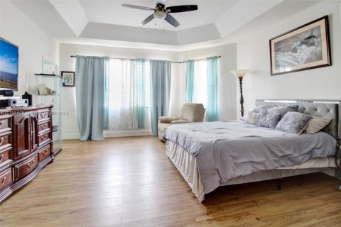 House in Homestead, Florida 5 bedrooms, 253.25 sq.m. № 1728160 - photo 17