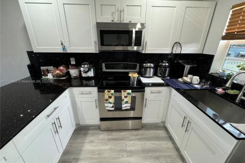 Condominio en venta en Hialeah, Florida, 2 dormitorios, 81.29 m2 № 2034369 - foto 3