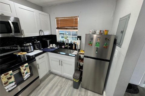 Condominio en venta en Hialeah, Florida, 2 dormitorios, 81.29 m2 № 2034369 - foto 4