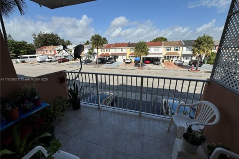 Condominio en venta en Hialeah, Florida, 2 dormitorios, 81.29 m2 № 2034369 - foto 15