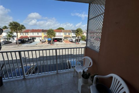Condominio en venta en Hialeah, Florida, 2 dormitorios, 81.29 m2 № 2034369 - foto 17