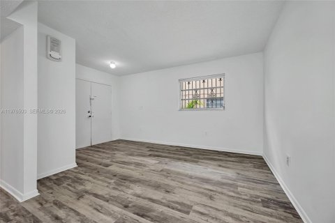 House in Miami, Florida 3 bedrooms, 153.29 sq.m. № 2040513 - photo 7