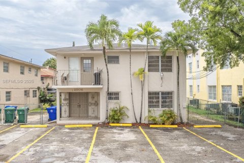 House in Miami, Florida 3 bedrooms, 153.29 sq.m. № 2040513