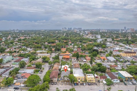 House in Miami, Florida 3 bedrooms, 153.29 sq.m. № 2040513 - photo 30