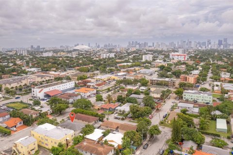 House in Miami, Florida 3 bedrooms, 153.29 sq.m. № 2040513 - photo 26