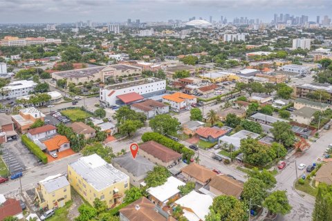 House in Miami, Florida 3 bedrooms, 153.29 sq.m. № 2040513 - photo 25