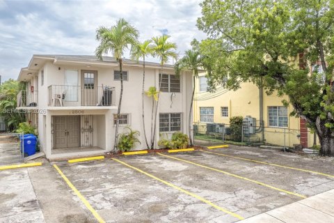 House in Miami, Florida 3 bedrooms, 153.29 sq.m. № 2040513 - photo 2