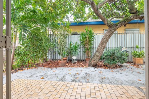 House in Miami, Florida 3 bedrooms, 153.29 sq.m. № 2040513 - photo 18