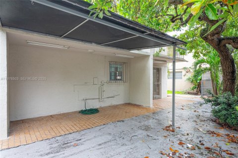 House in Miami, Florida 3 bedrooms, 153.29 sq.m. № 2040513 - photo 19