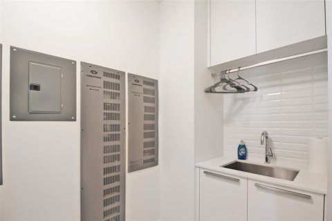 Condominio en alquiler en Longboat Key, Florida, 1 dormitorio, 148.64 m2 № 1718188 - foto 18