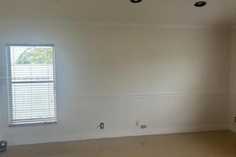 Villa ou maison à vendre à Miramar, Floride: 4 chambres, 197.14 m2 № 2059408 - photo 3