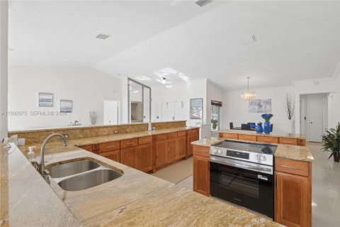 Villa ou maison à vendre à Miramar, Floride: 4 chambres, 197.14 m2 № 2059408 - photo 8