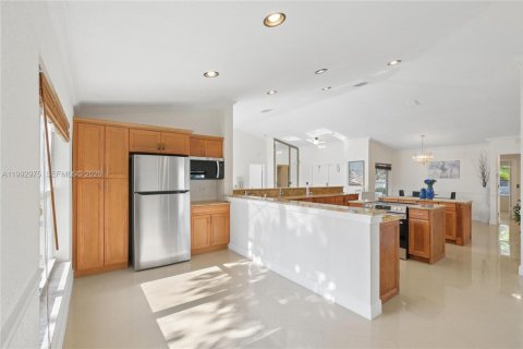 Villa ou maison à vendre à Miramar, Floride: 4 chambres, 197.14 m2 № 2059408 - photo 10