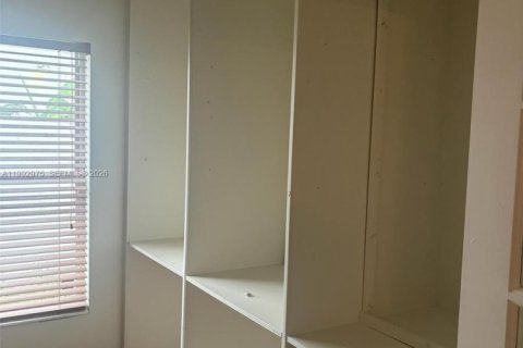 Villa ou maison à vendre à Miramar, Floride: 4 chambres, 197.14 m2 № 2059408 - photo 4