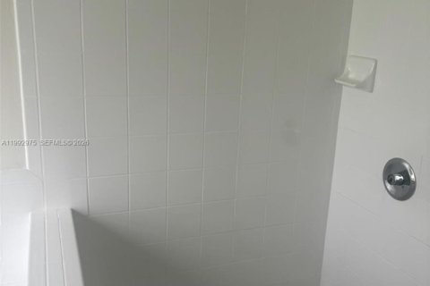 Villa ou maison à vendre à Miramar, Floride: 4 chambres, 197.14 m2 № 2059408 - photo 6