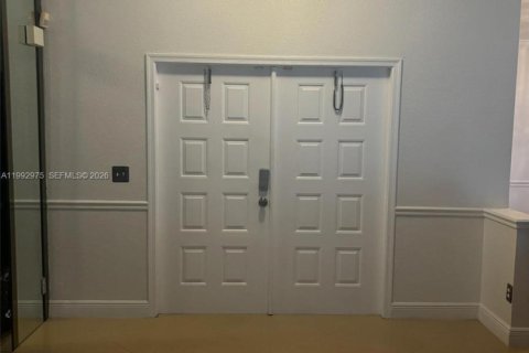 Villa ou maison à vendre à Miramar, Floride: 4 chambres, 197.14 m2 № 2059408 - photo 2