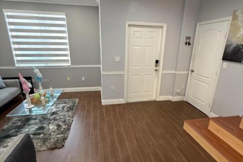 Townhouse in Hialeah, Florida 4 bedrooms, 139.35 sq.m. № 1704366 - photo 6