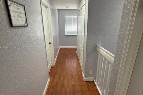 Townhouse in Hialeah, Florida 4 bedrooms, 139.35 sq.m. № 1704366 - photo 13