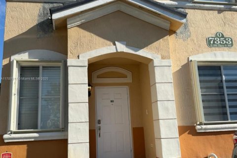 Townhouse in Hialeah, Florida 4 bedrooms, 139.35 sq.m. № 1704366 - photo 1