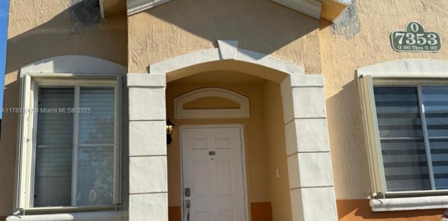 Townhouse in Hialeah, Florida 4 bedrooms, 139.35 sq.m. № 1704366