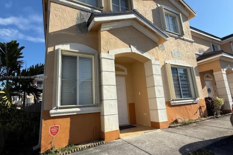 Townhouse in Hialeah, Florida 4 bedrooms, 139.35 sq.m. № 1704366 - photo 2