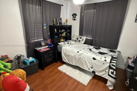 Townhouse in Hialeah, Florida 4 bedrooms, 139.35 sq.m. № 1704366 - photo 20
