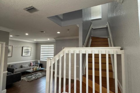Townhouse in Hialeah, Florida 4 bedrooms, 139.35 sq.m. № 1704366 - photo 8