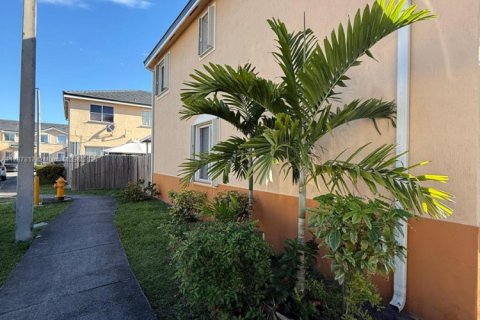 Townhouse in Hialeah, Florida 4 bedrooms, 139.35 sq.m. № 1704366 - photo 24