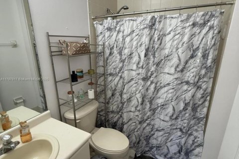 Townhouse in Hialeah, Florida 4 bedrooms, 139.35 sq.m. № 1704366 - photo 19
