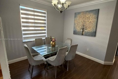 Townhouse in Hialeah, Florida 4 bedrooms, 139.35 sq.m. № 1704366 - photo 7