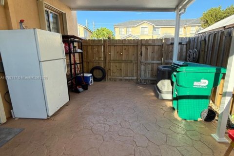 Townhouse in Hialeah, Florida 4 bedrooms, 139.35 sq.m. № 1704366 - photo 21