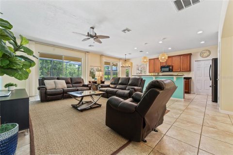 Casa en venta en Davenport, Florida, 5 dormitorios, 312.8 m2 № 1903054 - foto 5
