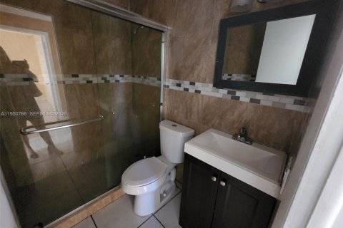 House in Cooper City, Florida 3 bedrooms, 90.95 sq.m. № 2193437 - photo 3