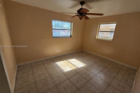 House in Cooper City, Florida 3 bedrooms, 90.95 sq.m. № 2193437 - photo 4