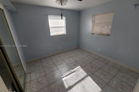House in Cooper City, Florida 3 bedrooms, 90.95 sq.m. № 2193437 - photo 2