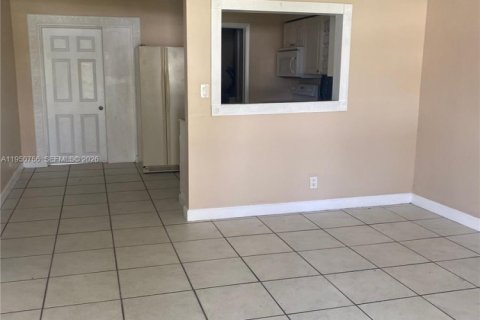 House in Cooper City, Florida 3 bedrooms, 90.95 sq.m. № 2193437 - photo 6