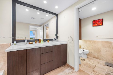 Condo in Miami Beach, Florida, 2 bedrooms  № 2081548 - photo 23