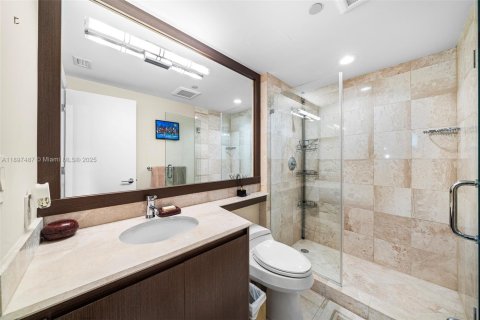 Condo in Miami Beach, Florida, 2 bedrooms  № 2081548 - photo 30