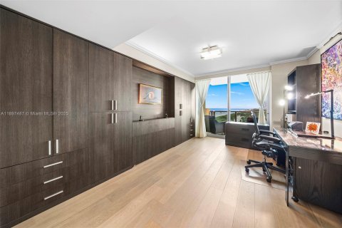 Condo in Miami Beach, Florida, 2 bedrooms  № 2081548 - photo 25