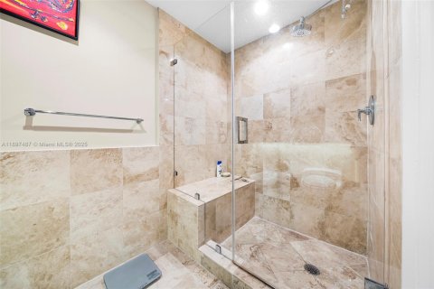 Condo in Miami Beach, Florida, 2 bedrooms  № 2081548 - photo 24