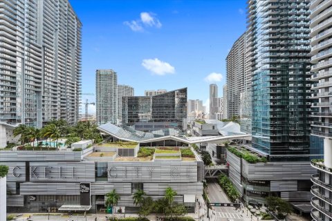 Condo in Miami, Florida, 1 bedroom  № 1621678 - photo 11