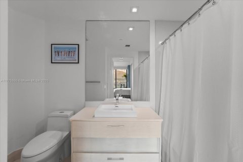 Condo in Miami, Florida, 1 bedroom  № 1621678 - photo 18